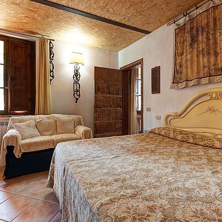 Appartamenti Alcantara E Damasco Аббадия-ди-Монтепульчано Номер фото